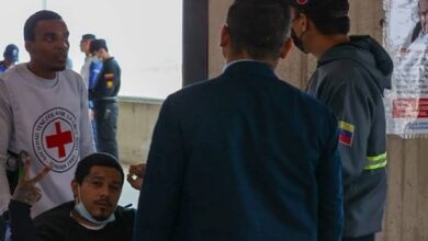 Más de 300 migrantes, incluyendo 10 niños, llegan a Venezuela en vuelo especial