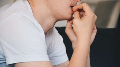 Morderse las uñas puede dañar tu boca y sistema digestivo