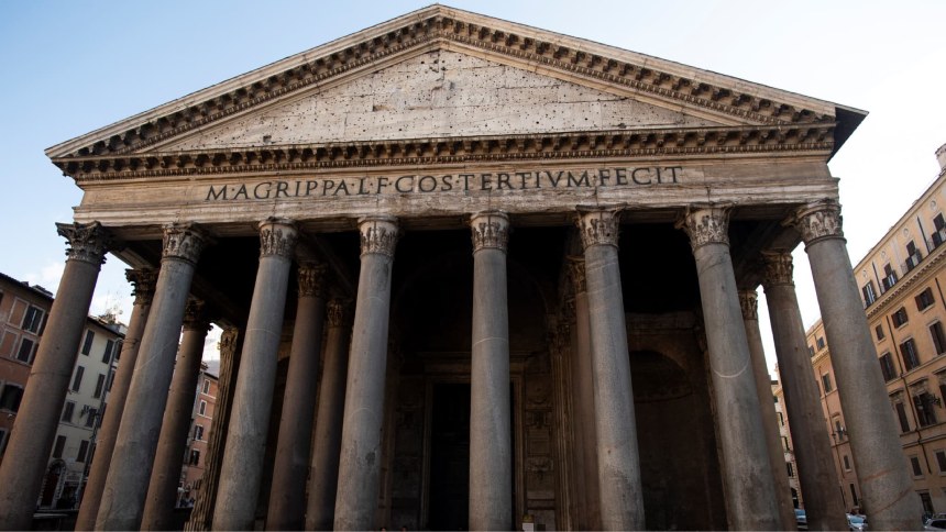 Muere turista Japonés al caer del muro exterior del Panteón de Roma