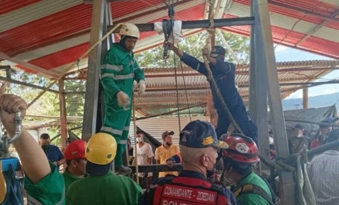Recuperan cinco cadáveres de los mineros atrapados por inundación en El Callao