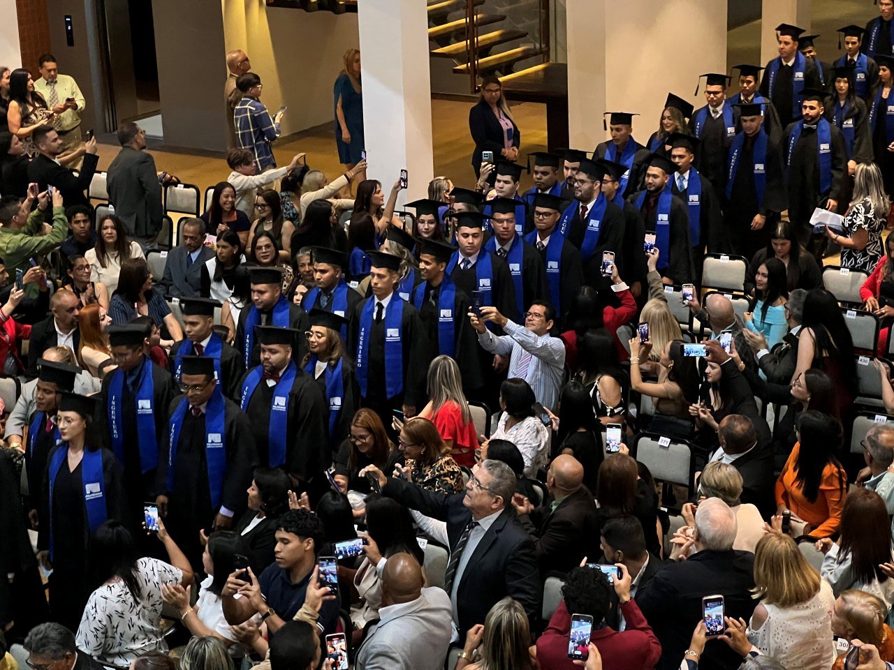 Gradúan más de 100 ingenieros y arquitectos de la Santiago Mariño