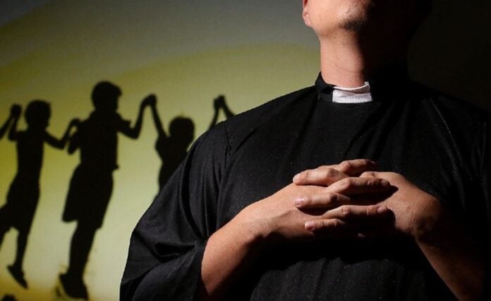 Detienen a exsacerdote por tomar a una joven y su familia como rehenes