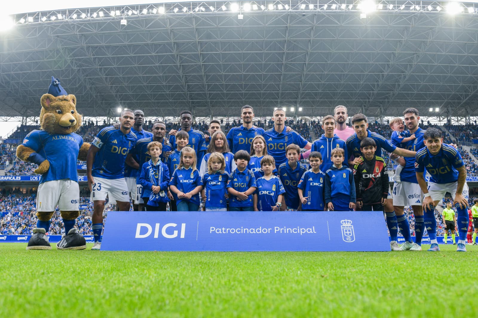 Salomón Rondón estrena el brazalete de capitán y el Oviedo pierde 0-2