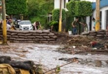 Sube a 24 la cifra de muertos por inundaciones en México