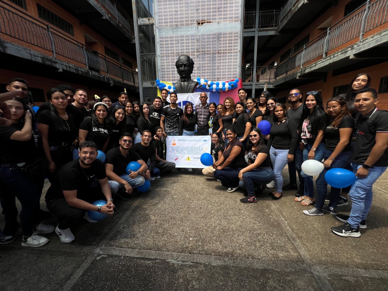 Natalicio de Simón Rodríguez es conmemorado por los estudiantes de la Unesr