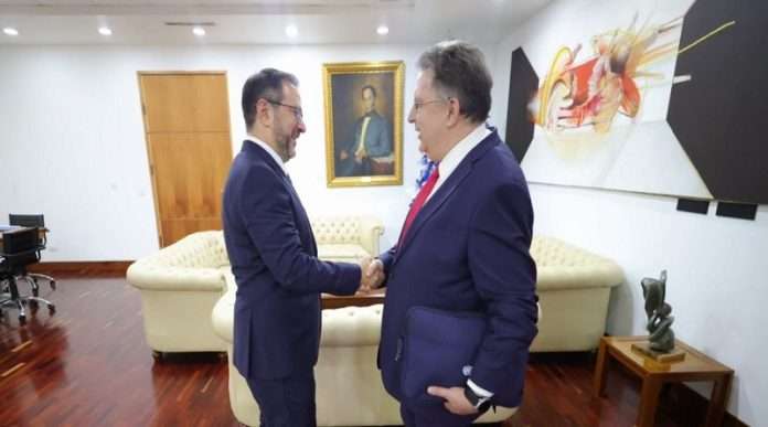 Venezuela y Rusia discuten el aumento de la tensión militar en el Caribe