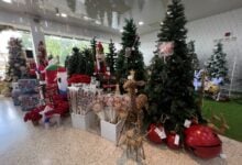 Como es tradición comerciantes de Maturín se alistan con productos navideños