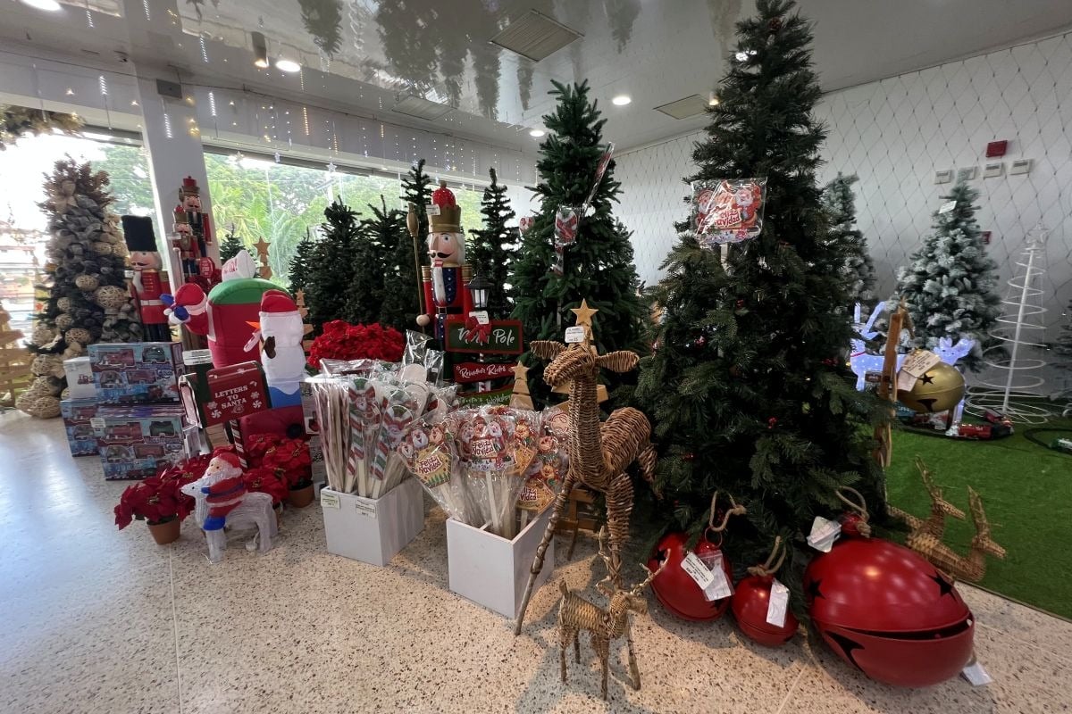 Como es tradición comerciantes de Maturín se alistan con productos navideños