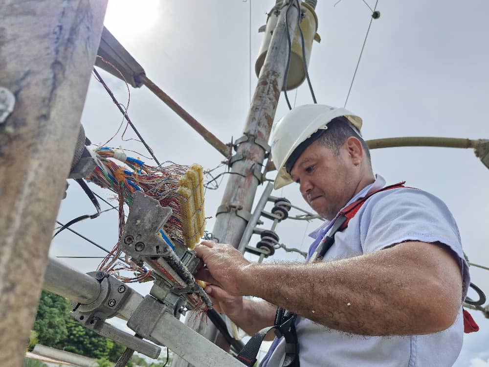 Cantv sustituye 520 metros de cable para optimizar servicios a 200 suscriptores en Barrancas del Orinoco