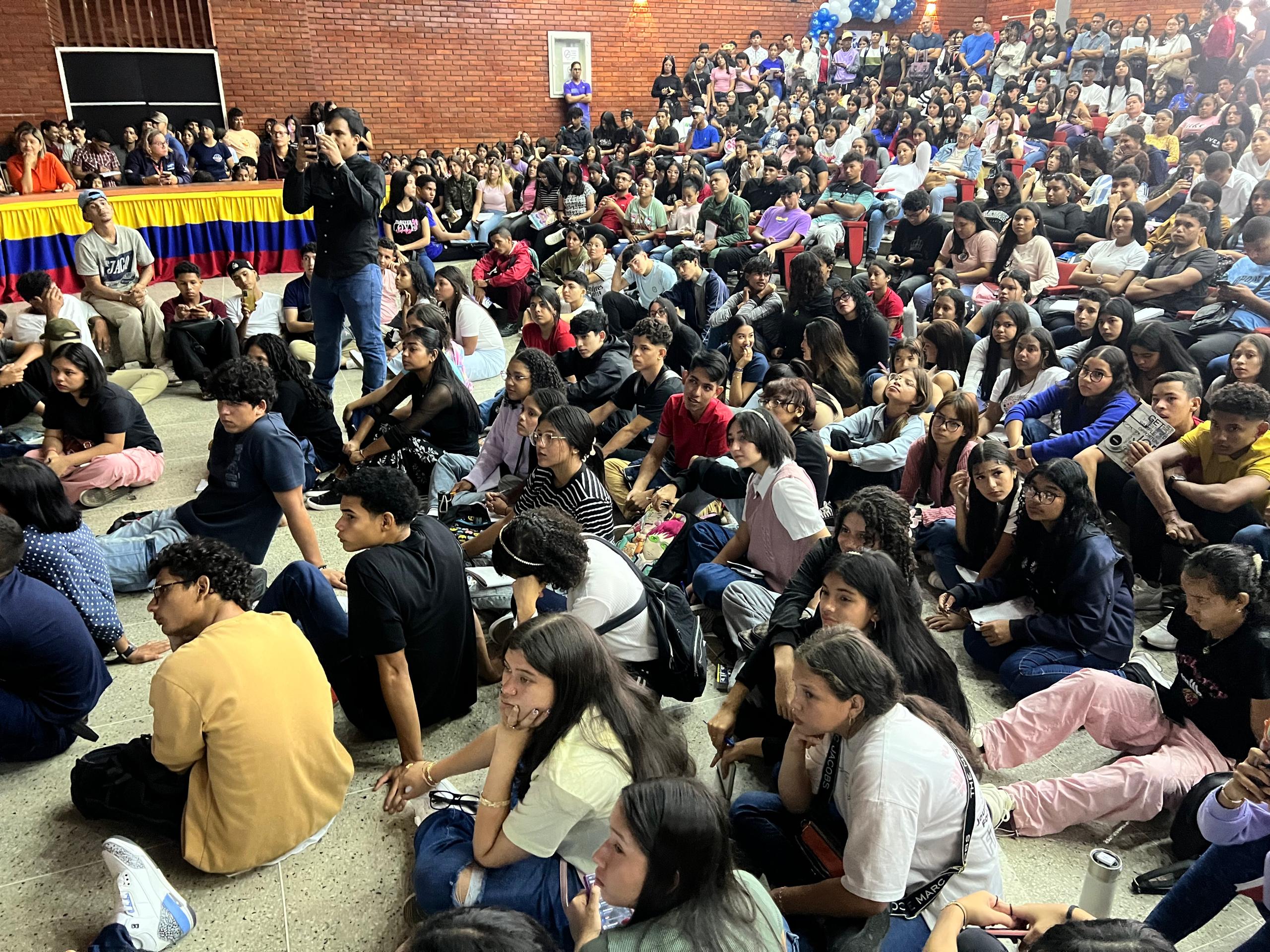 Unesr da la bienvenida a más de 1500 estudiantes nuevo ingreso quienes inician clases virtuales