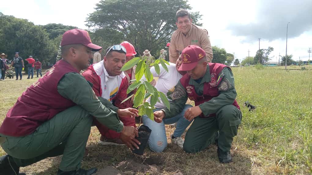 Realizan jornada de reforestación en el Parque Las Garzas de Ezequiel Zamora