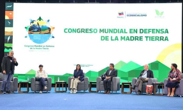 En este sentido, Rodríguez hizo un llamado a la justicia ambiental, rechazando que se obligue a los pueblos del Sur, que tienen la menor huella de carbono
