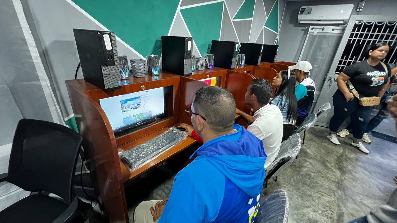 Inauguran centro tecnológico para 2 mil familias en Sotillo