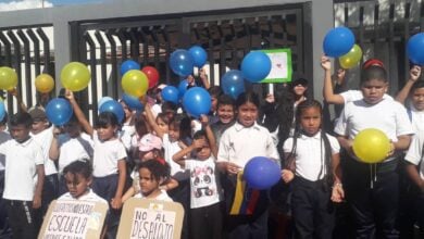 Niños de la E.B Vicente Salias marcharon para exigir rehabilitación de la institución