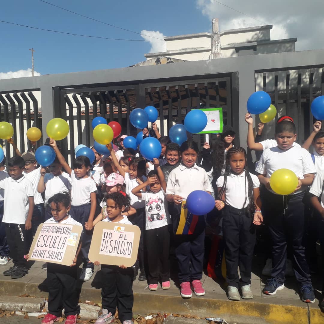Niños de la E.B Vicente Salias marcharon para exigir rehabilitación de la institución
