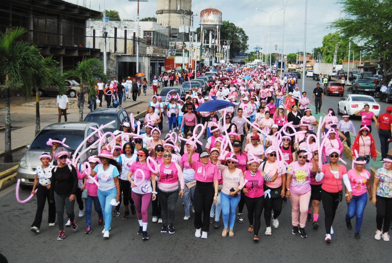 Con caminata de 3K conmemoran el Día de la Lucha Contra el Cáncer de Mama en Ezequiel Zamora