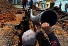 Resuelven problema de pozos sépticos a familias de Viento Colao