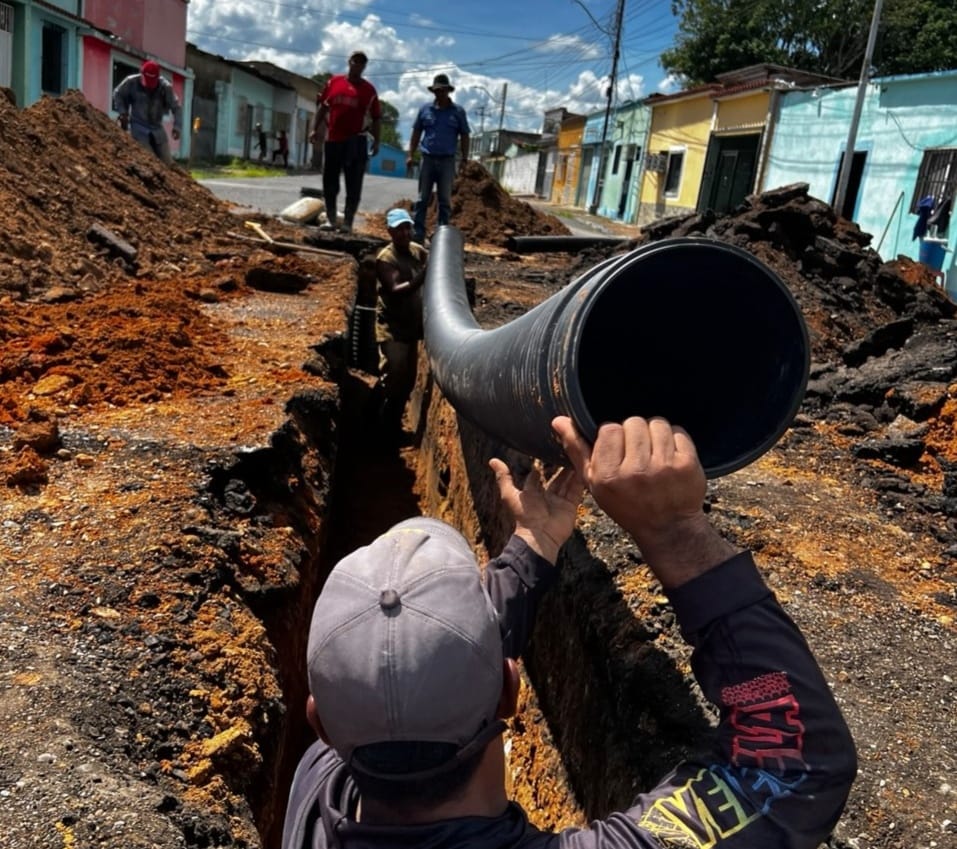 Resuelven problema de pozos sépticos a familias de Viento Colao