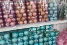 Maturineses comienzan a buscar adornos para decorar arbolitos navideños