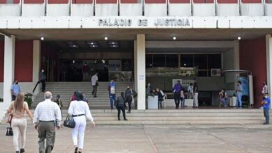 Viuda denuncia la venta de tres helicópteros y exclusión de los bienes de su esposo en Bolívar