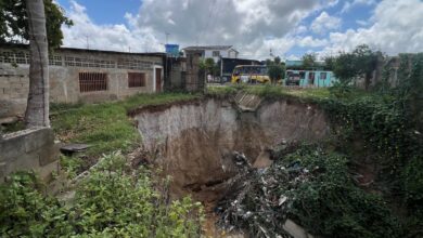 Tres familias en Los Cortijos siguen el riesgo por sedimento de terreno