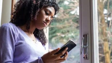 Recibir el primer móvil a los 6 años triplica los retos de salud mental en mujeres, según Sapiens Labs