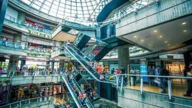 Creadores de contenido deben solicitar permisos para grabar dentro de los centros comerciales en Venezuela
