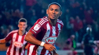 Negociación de contratos: Futbolista Demetri Mitchell usa ChatGPT para fichar sin agente