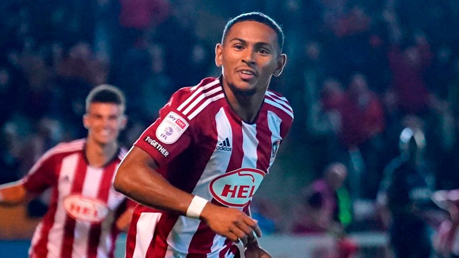 Negociación de contratos: Futbolista Demetri Mitchell usa ChatGPT para fichar sin agente