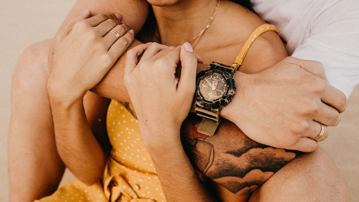 El contacto físico no siempre es amor; puede usarse para manipular e inducir sumisión, según un estudio de psicología