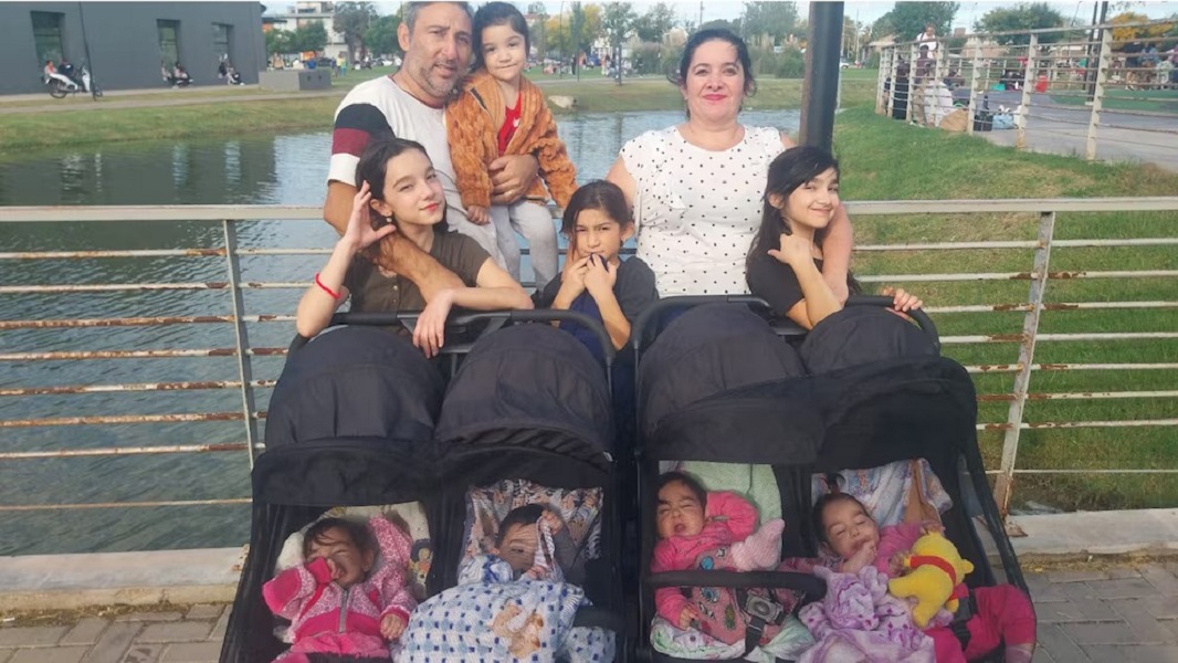 Buscaba el varón y multiplicó su sueño por cuatro: La increíble historia de Erica que fue madre de cuatrillizos a los 42 años