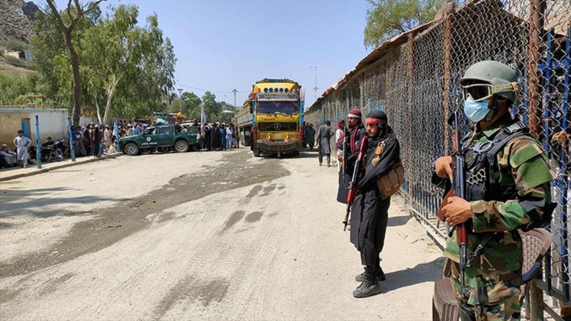 Talibanes y Pakistán salvan tregua y acuerdan seguir dialogando