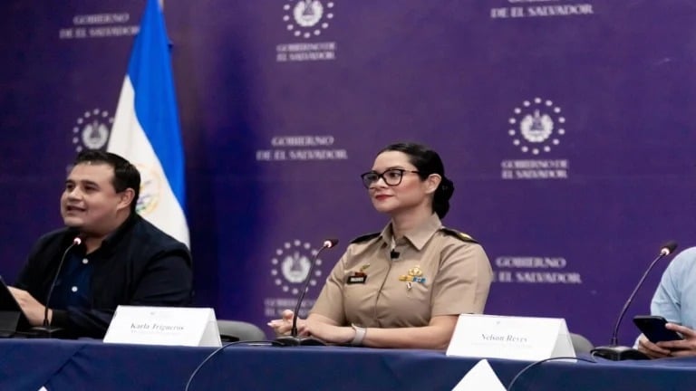 Bukele respalda la prohibición de términos como "amigue" y "jóvenxs" en el sistema educativo público de El Salvador