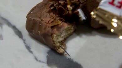 Encuentran alfileres en dulces entregados a niños en desfile escolar en EE. UU.