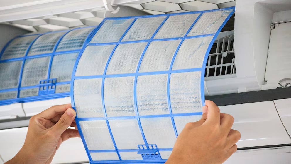 Paso a paso y con seguridad: La forma correcta de limpiar los filtros de su aire acondicionado sin riesgo eléctrico