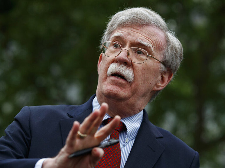 John Bolton, exasesor de Trump, comparece en corte tras ser imputado por 18 cargos por documentos clasificados