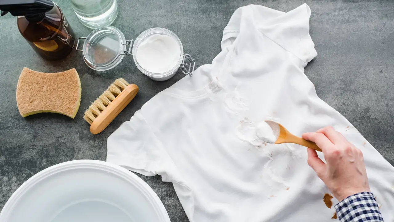 La mezcla de bicarbonato y agua oxigenada que elimina manchas