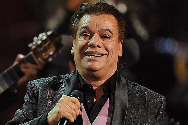 ¿Juan Gabriel en París? Video de un hombre idéntico al Divo de Juárez desata controversia y rumores de que sigue vivo
