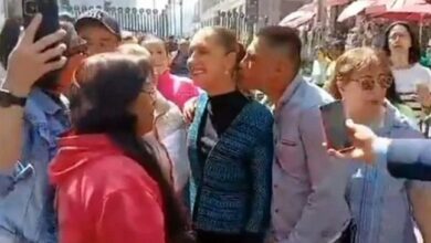 Acoso en México: Un hombre se acerca por la espalda y toca a la presidenta Claudia Sheinbaum durante un encuentro en la calle