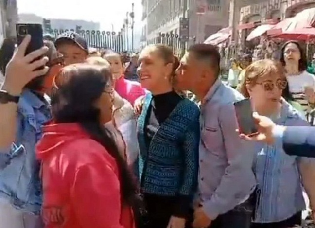 Acoso en México: Un hombre se acerca por la espalda y toca a la presidenta Claudia Sheinbaum durante un encuentro en la calle