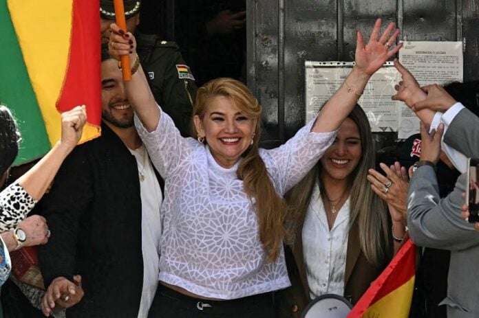 Jeanine Áñez sale de la cárcel en Bolivia tras anularse su condena