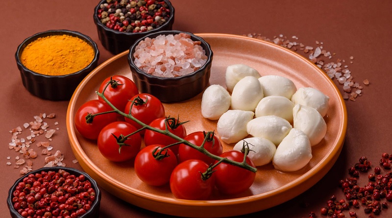 Comer queso una vez por semana podría disminuir hasta en un 24 % el riesgo de demencia, según investigación