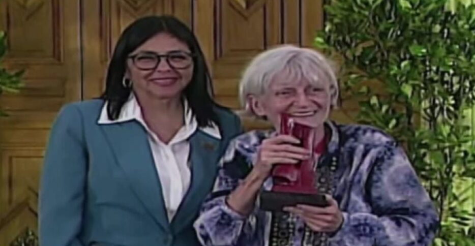 Delcy rodríguez entregó el premio nacional de la historia 2023-2025