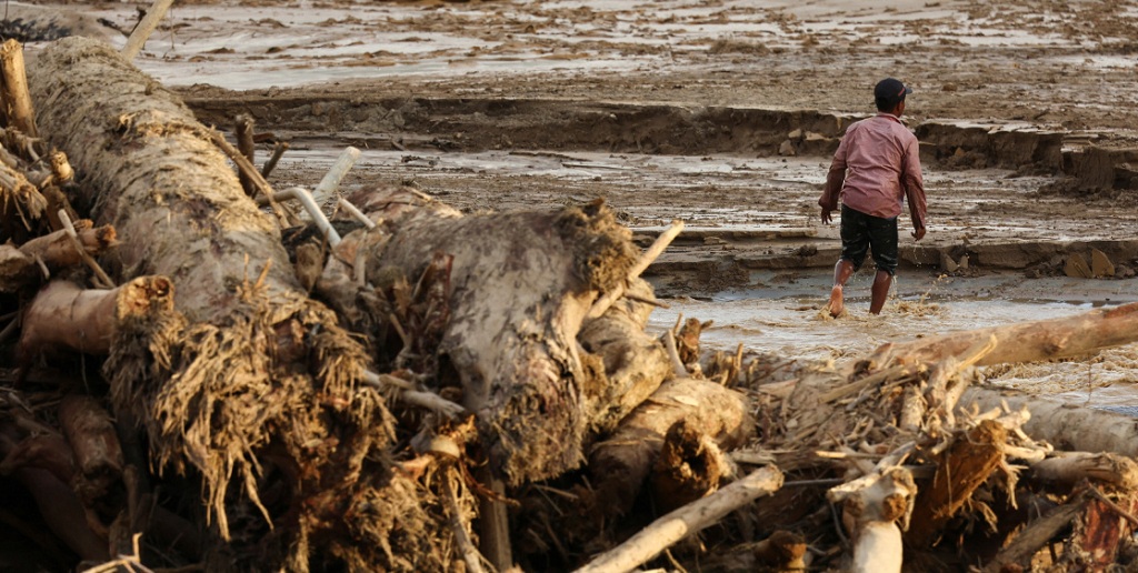 435 muertos y 406 desaparecidos por inundaciones en Indonesia