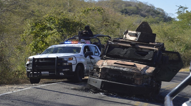 Armada de México detiene a 13 integrantes de "La Mayiza" tras repeler ataque armado en Sinaloa.