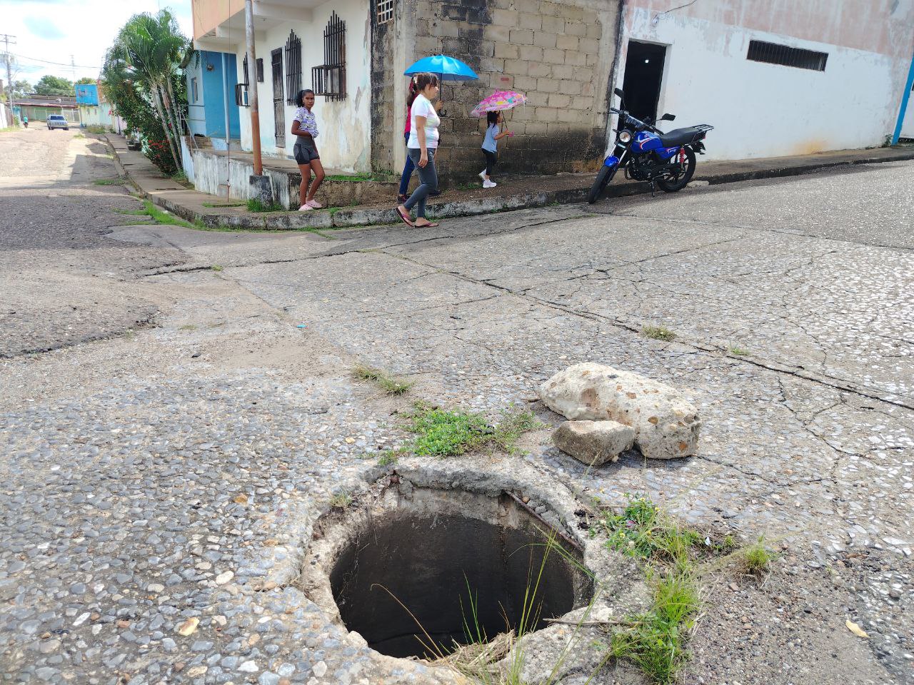 Cráter por alcantarillado sin tapa afecta a Vecinos del quinto callejón de La Murallita.