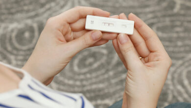 Exnovia exige compensación económica a su pareja de diez años por "robarle sus años de maternidad"