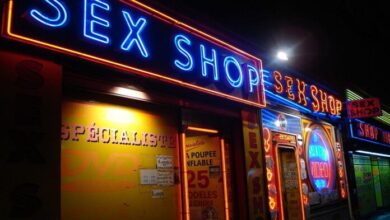 Hombre de 83 años fallece en una cabina de un sex shop mientras veía una película para adultos