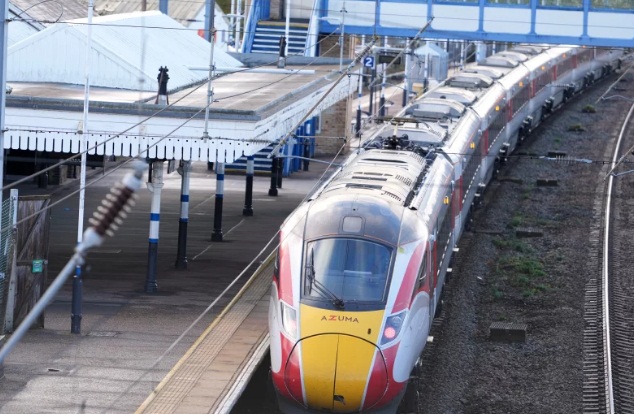 Ataque con arma blanca en tren de Londres deja 11 heridos