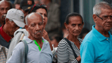 Inicia la entrega del Bono Contra la Guerra Económica de noviembre para pensionados